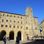 Am Palazzo dei Priori in Volterra