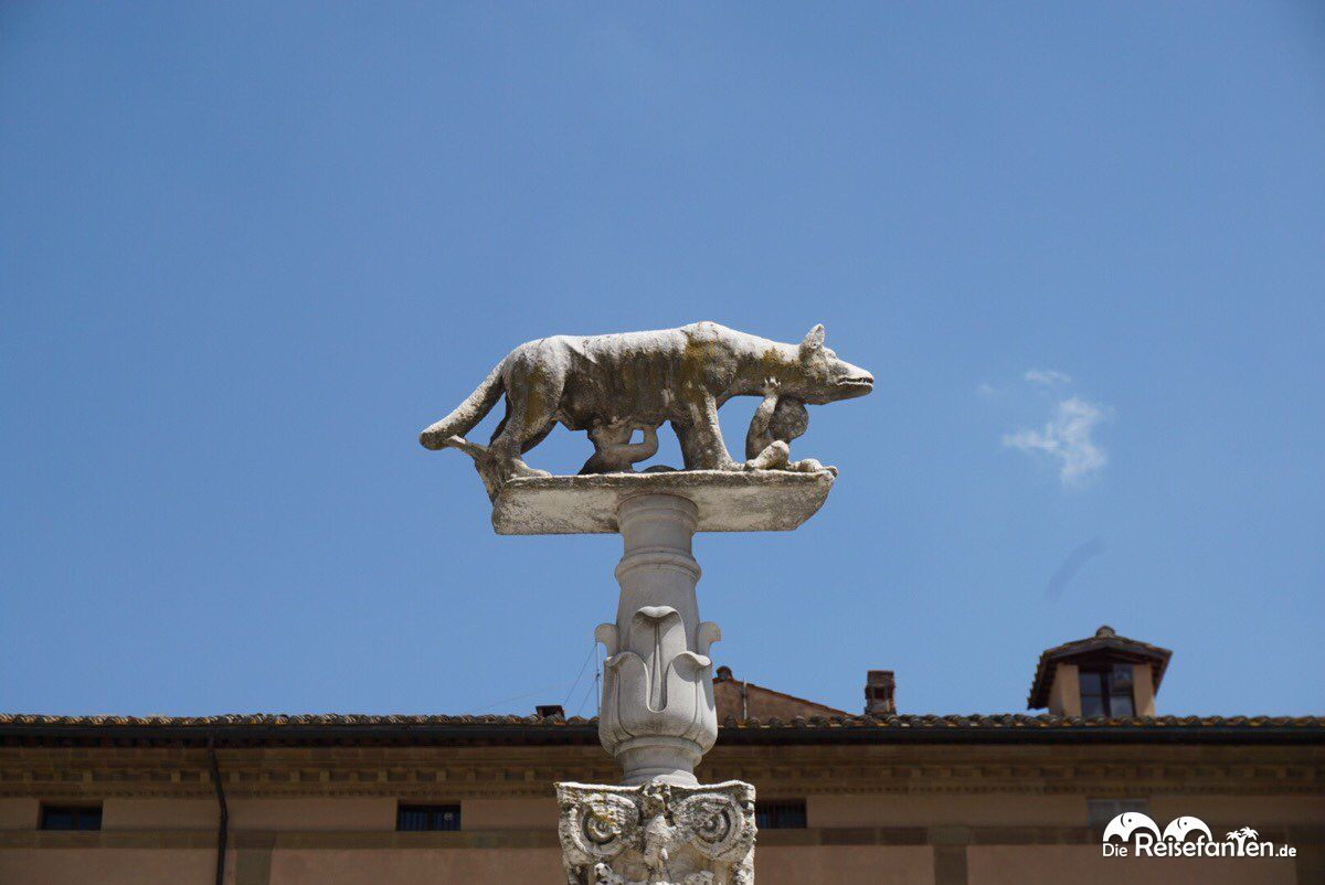Eine Statue in Siena.jpeg