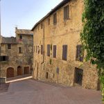 Verträumte Straße in der Altstadt von San Gimignano