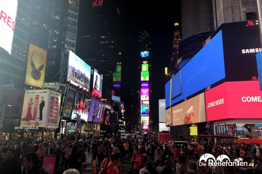 Der Times Square in New York bei Nacht