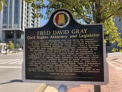 Infotafel zu Fred David Gray in Montgomery