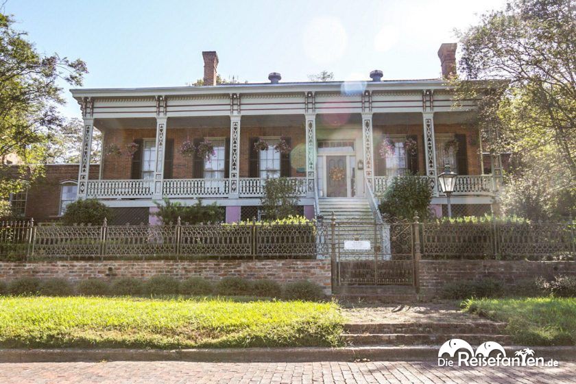 Die Vorderansicht des Corners Mansion in Vicksburg, Mississippi