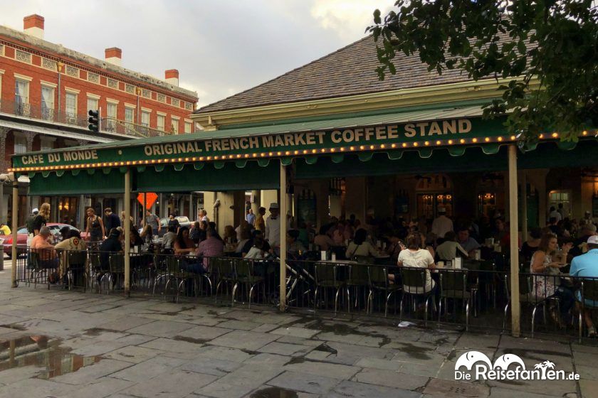 Das Cafe Du Monde am French Market in New Orleans