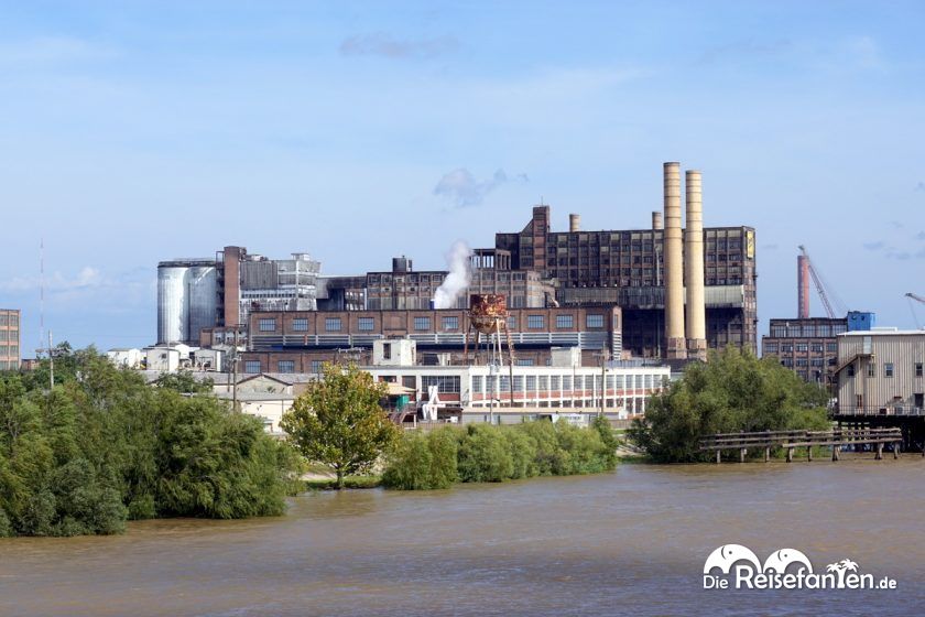 Eine etwas gruselig aussehende Zuckerfabrik