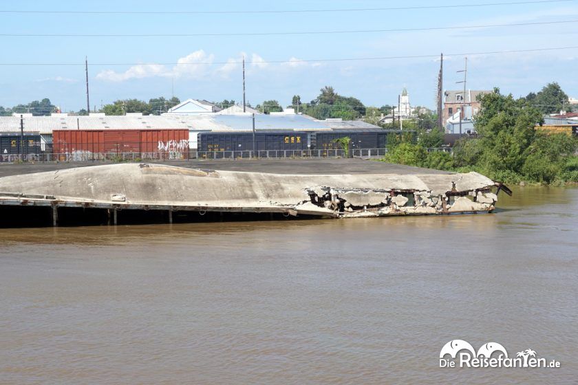 Vom Steamboat Natchez in New Orleans aus konnte man noch die Beschädigungen durch Hurricane Katrina sehen