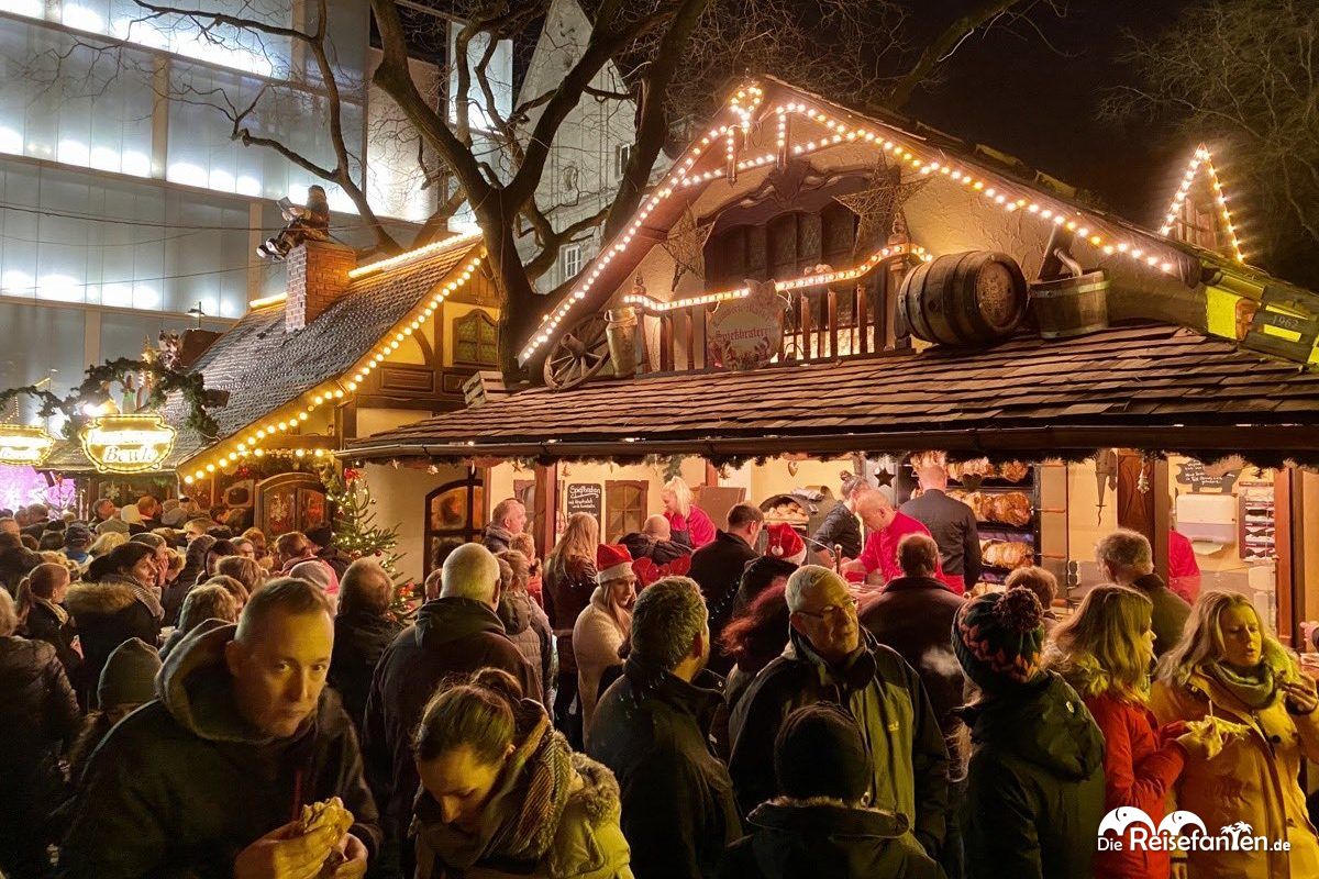 Schöne Stände des Lamberti Markts in Oldenburg.jpeg