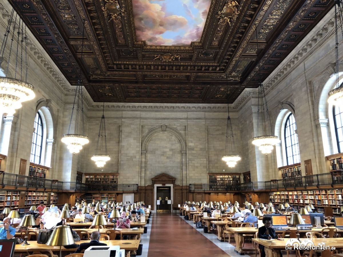 Imposanter Lesesaal der New York Public Library