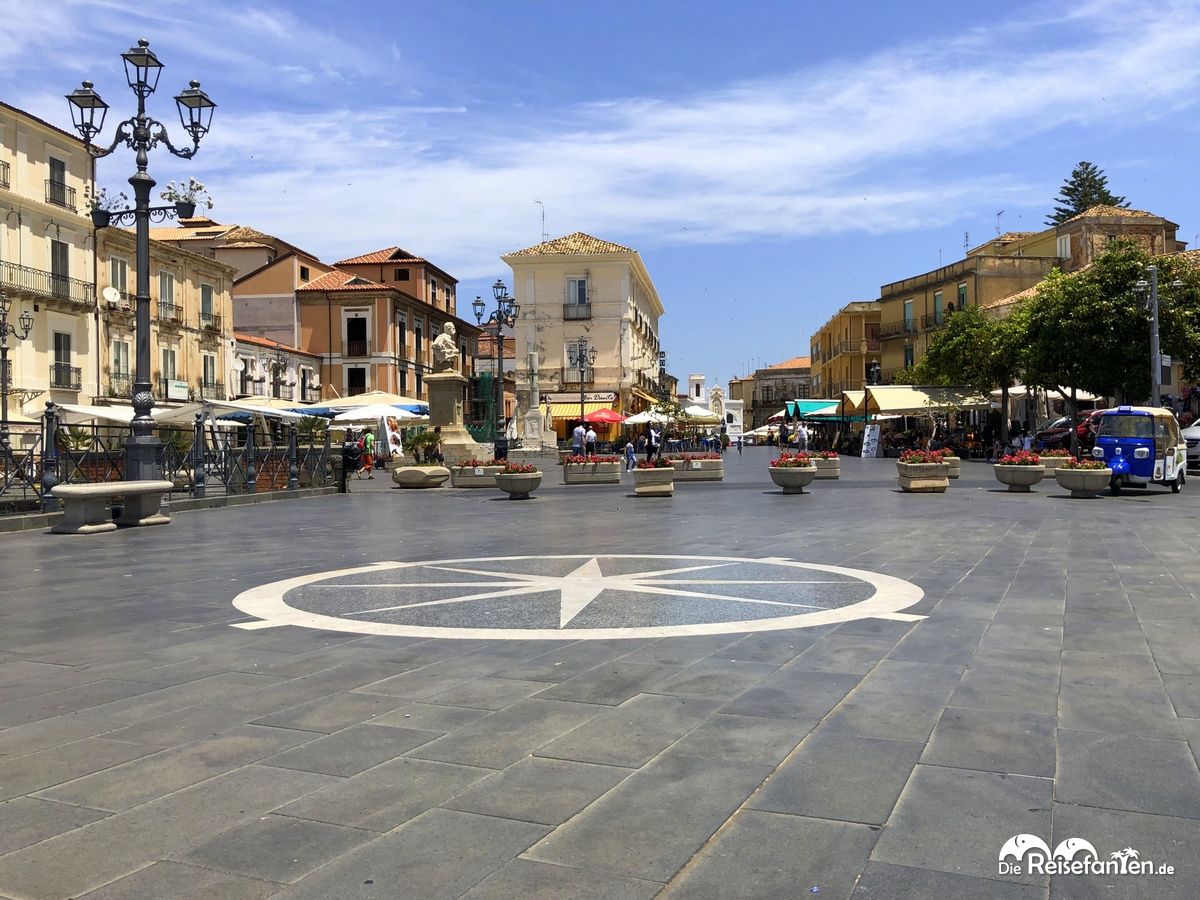 Die Piazza della Repubblica in Pizzo