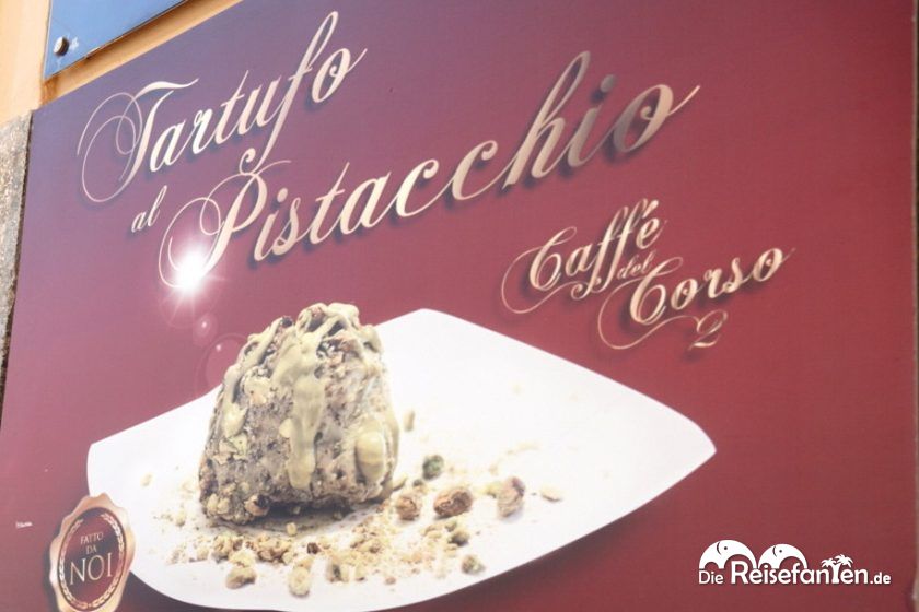 Damit wird hier geworben Tartufo Pistacchio im Caffe del Corso in Tropea