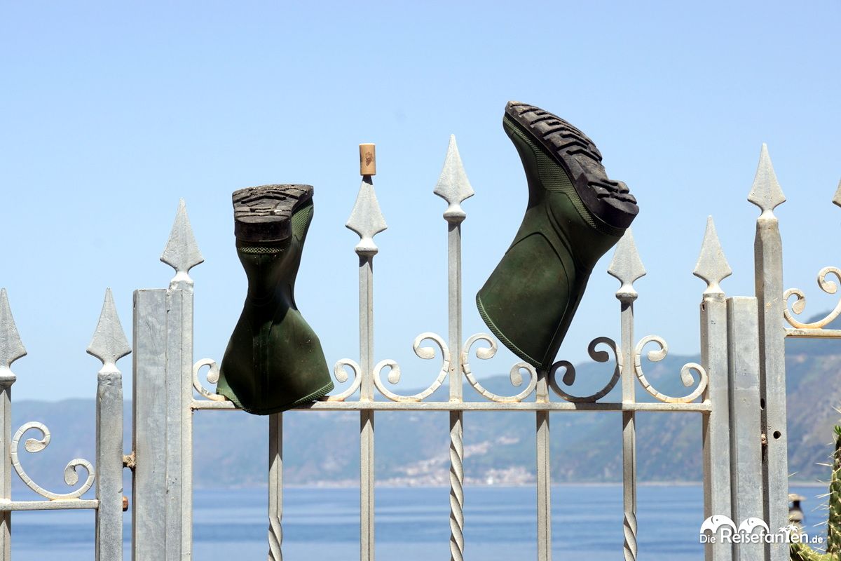 Gummistiefel im italienischen Scilla