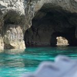 Höhle an der Küste des Capo Vaticano