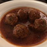 Hackbällchen in Tomatensauce im Agriturismo Creta Rossa