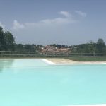 Pool mit Ausblick im Agriturismo Creta Rossa