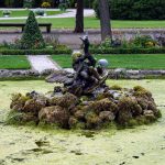 Alter Brunnen im Schwetzinger Schlosspark