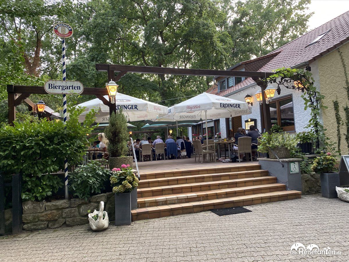 Der Aussenbereich des Restaurants Tyros.jpeg