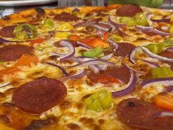 Pizza Diavola im Restaurant Kugelofen in Weinheim