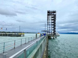 Blick auf den Moleturm in Friedrichshafen