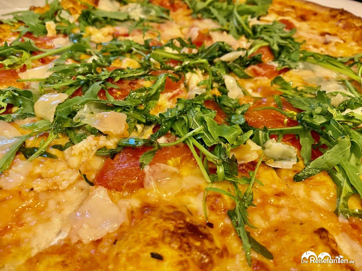 Pizza Italia von der Pizzeria Arena in Rohrdorf in Großaufnahme