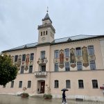 Rathaus von Bad Reichenhall bei Regen