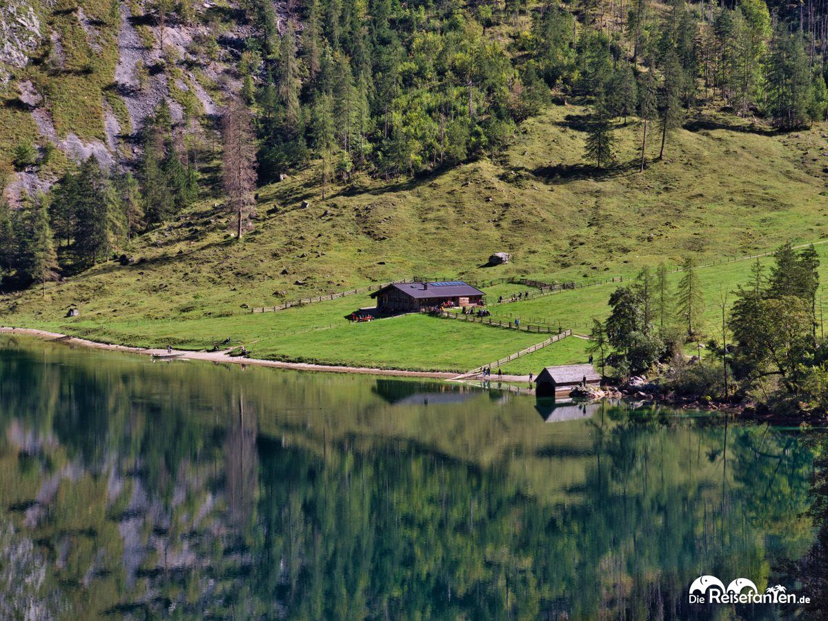 Die Fischunkelalm am Obersee sieht von hier aus gesehen noch wenig besucht aus