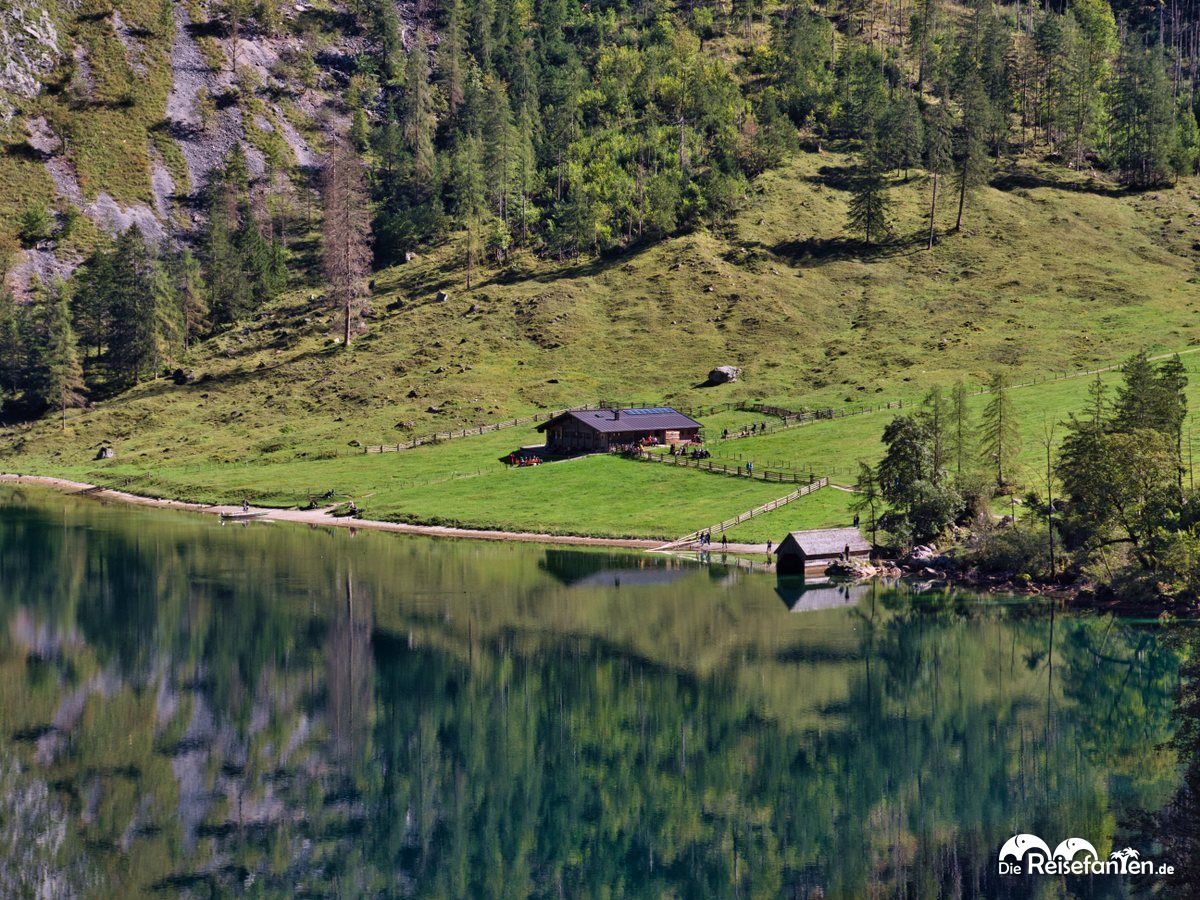 Die Fischunkelalm am Obersee sieht von hier aus gesehen noch wenig besucht aus