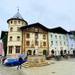 Marktplatz von Berchtesgaden mit Marktbrunnen