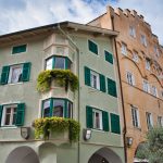 Bewachsene Balkone in Brixen