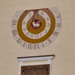 Eine Sonnenuhr in Brixen