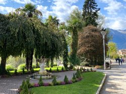 Liebevoll gestaltete Passerpromenade von Meran