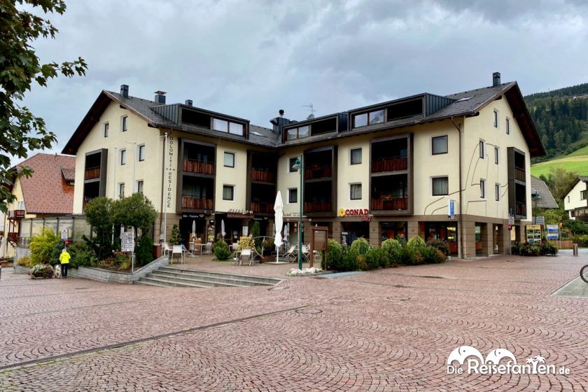 Außenansicht der Ariston Dolomiti Residence in Toblach in Südtirol