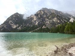 Bergwelt am Prager Wildsee in Südtirol