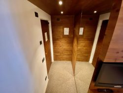 Engangsbereich des Appartements in der Ariston Dolomiti Residence in Toblach in Südtirol