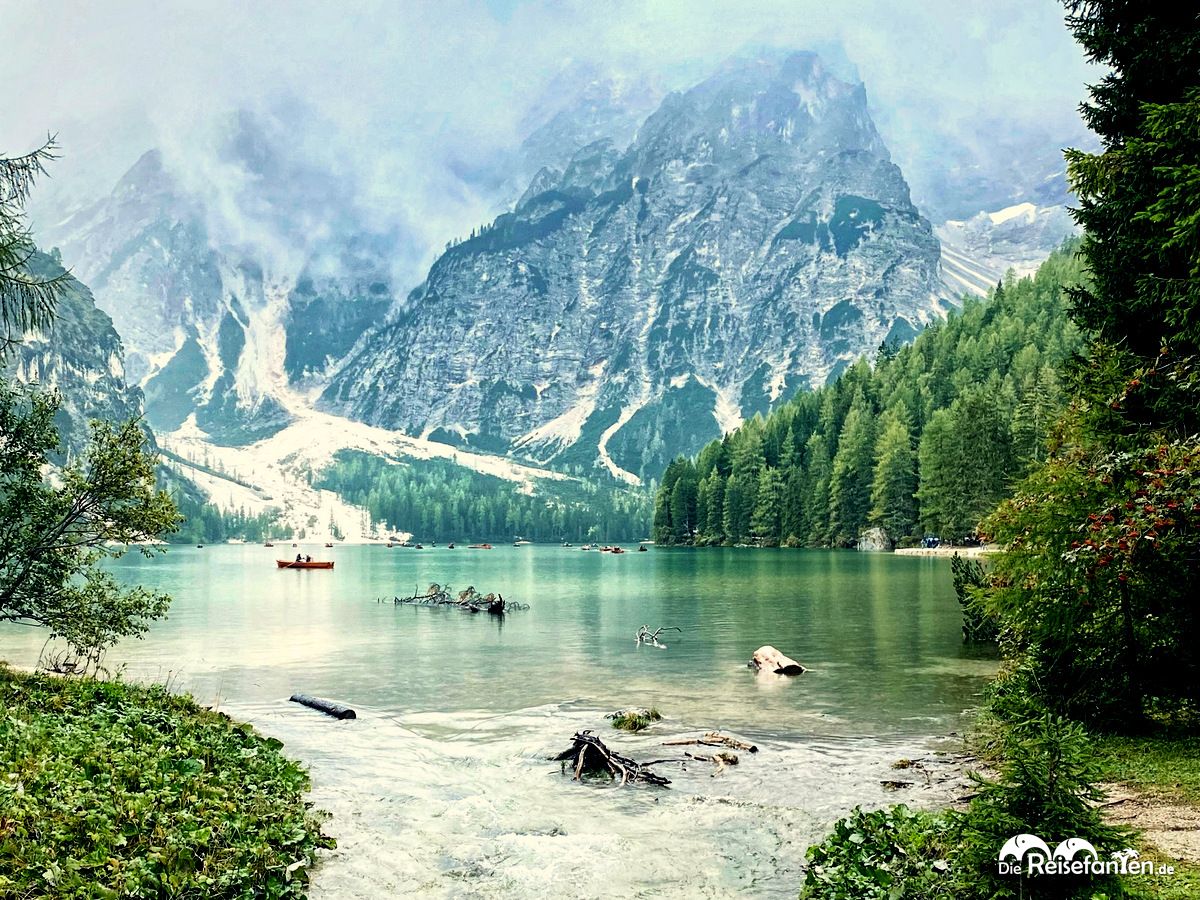 Idyllischer Blick auf den Pragser Wildsee