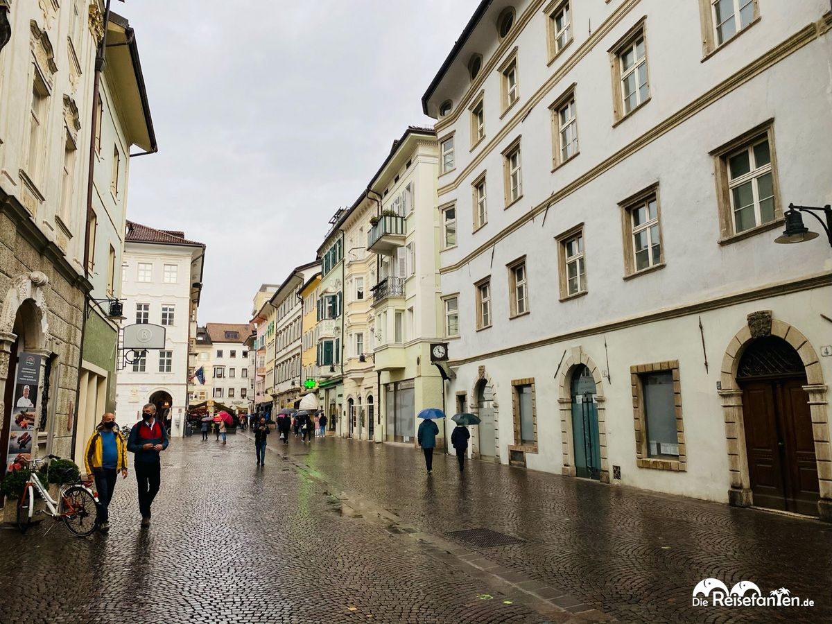 Straßenszene in Bozen 1