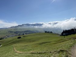 Weiter Blick auf der Seiser Alm in Südtirol