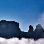 Bergspitzen im Nebel