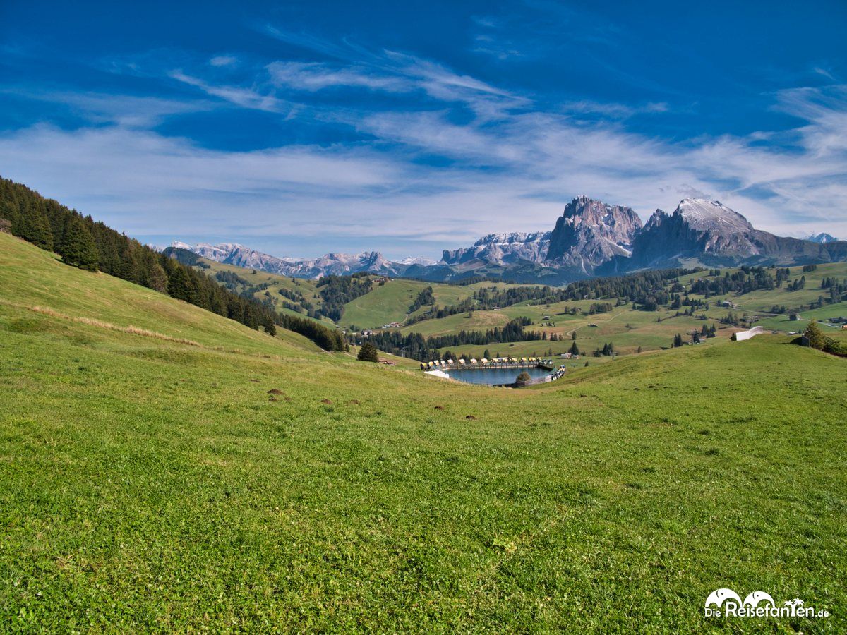 Bis auf den Bewässerungssee ein tolles Panorama