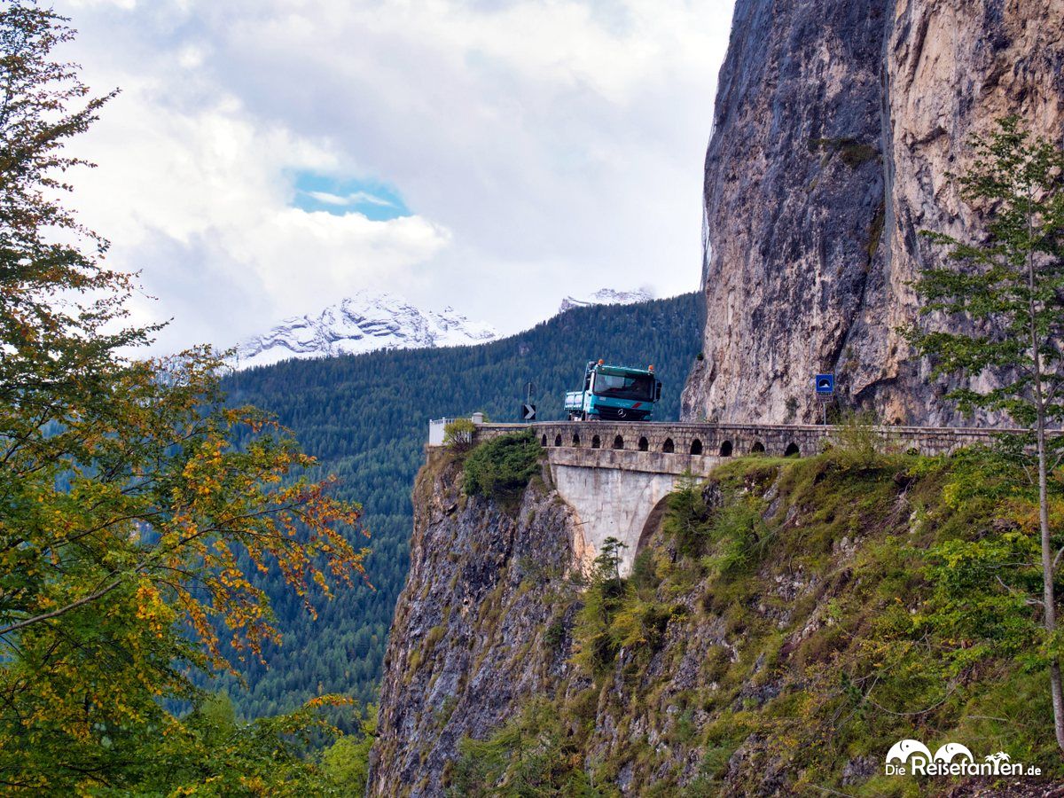 Die Straße am Panoramaparkplatz sieht schon etwas abenteuerlich aus