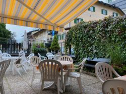 Der Aussenbereich vom Cafe Marlen in Toblach