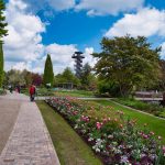 Der Aussichtsturm im Park der Gärten