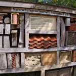 Insektenhotel im Park der Gärten
