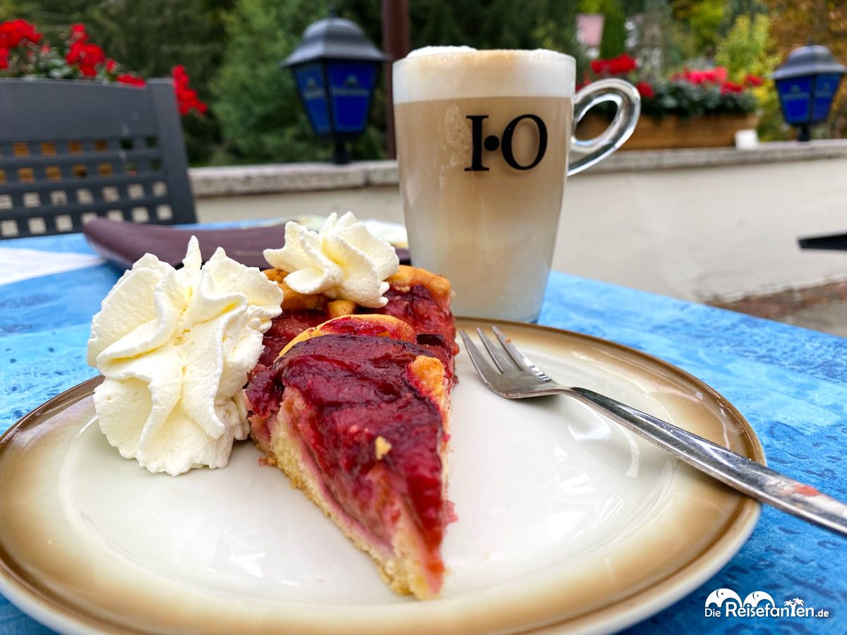 Pflaumenkuchen im Cafe Gruber