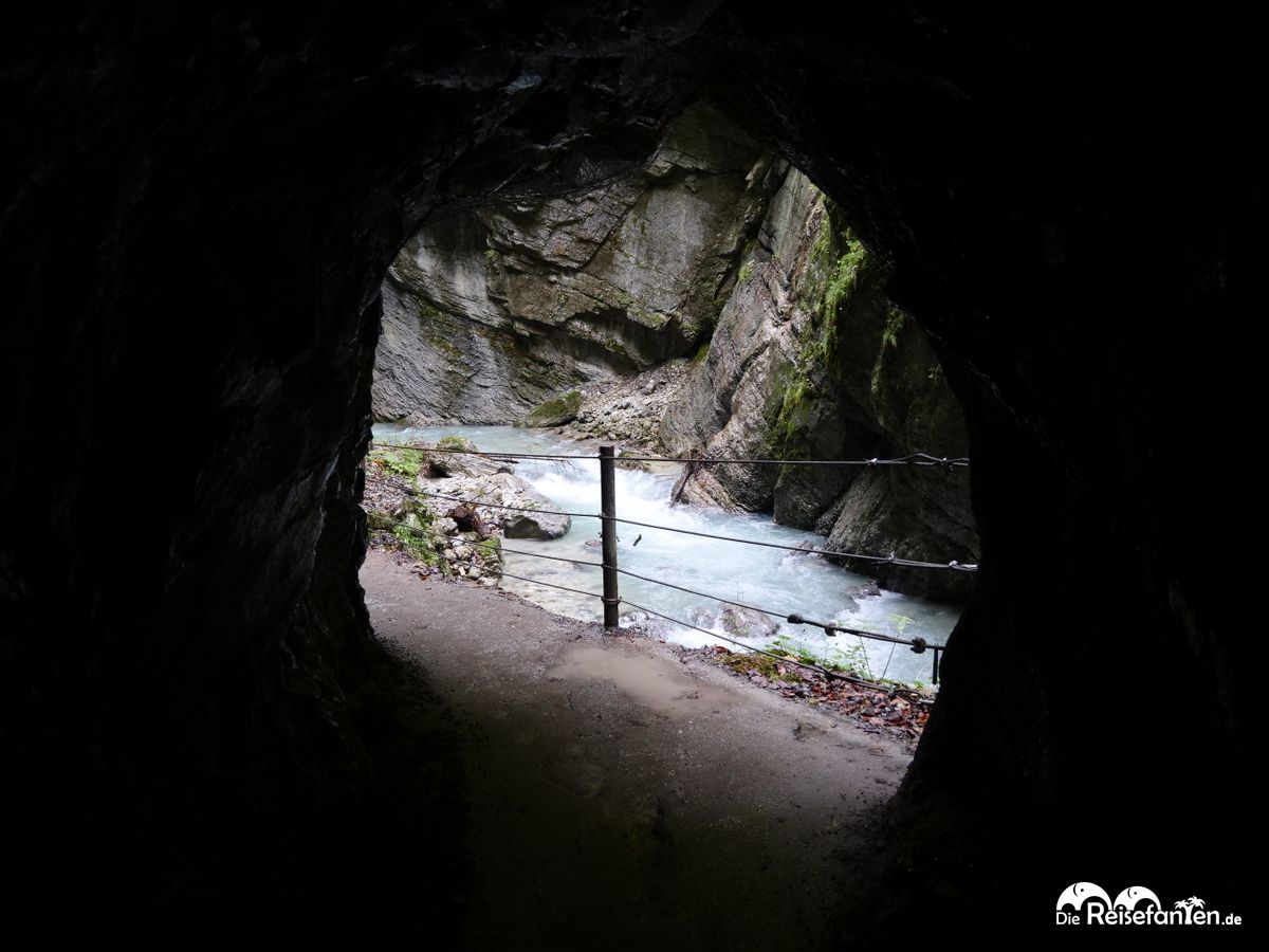 Dunkler Blick auf die Partnachklamm