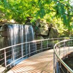 Ein Wasserfall in Schloss Trauttmansdorff