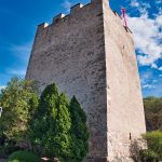 Ein mittelalterlicher Turm in Meran