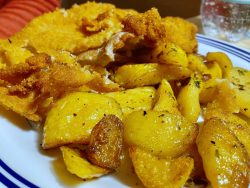 Kalbsschnitzel mit Bratkartoffeln aus dem Restaurant Baron in Eisenach