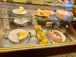 Kuchenauswahl im Cafe Deichmann in Bad Sooden
