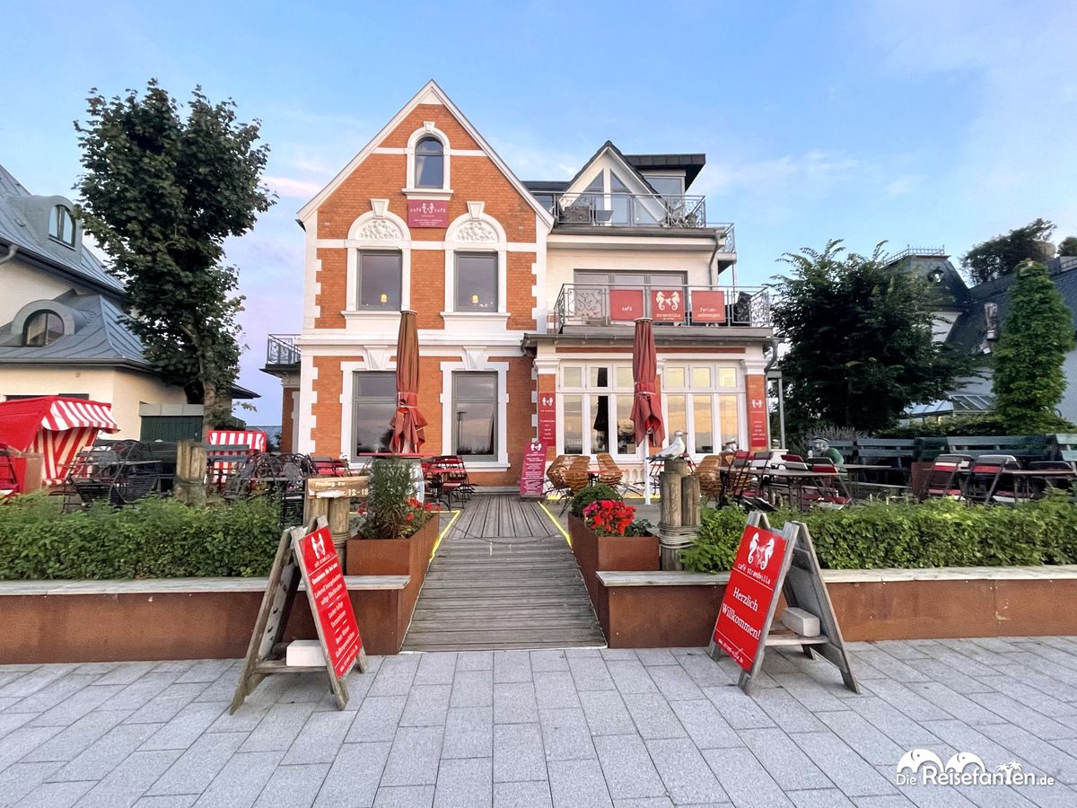 Blick auf das Cafe Strandvilla in Niendorf