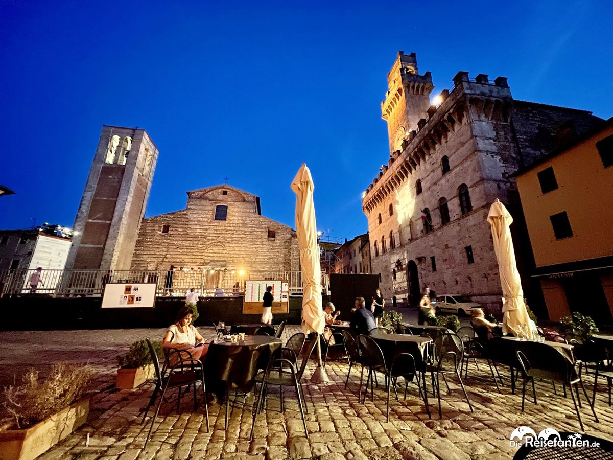 Nette Terrasse der Bar Gelateria Duomo in Montepulciano