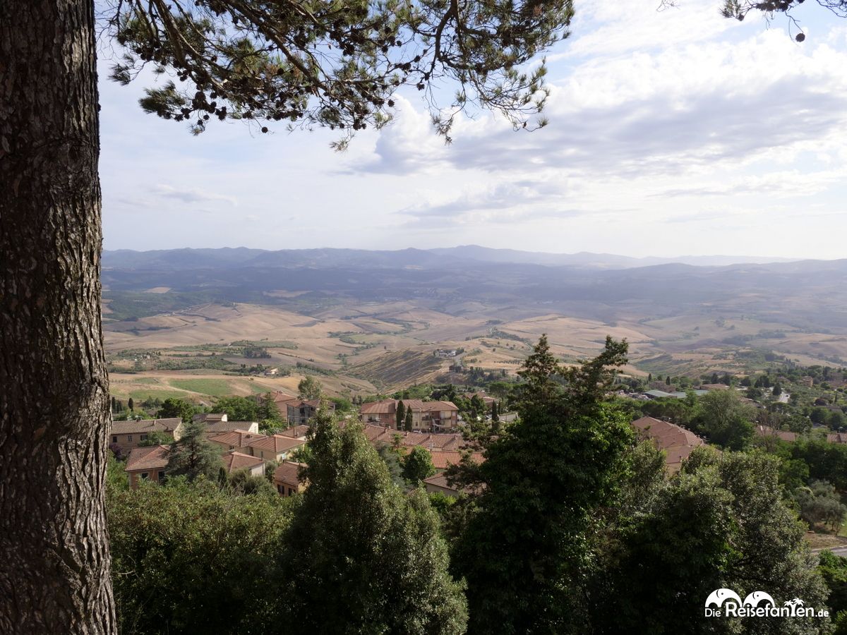 Blick über die toskanische Landschaft von Volterra aus